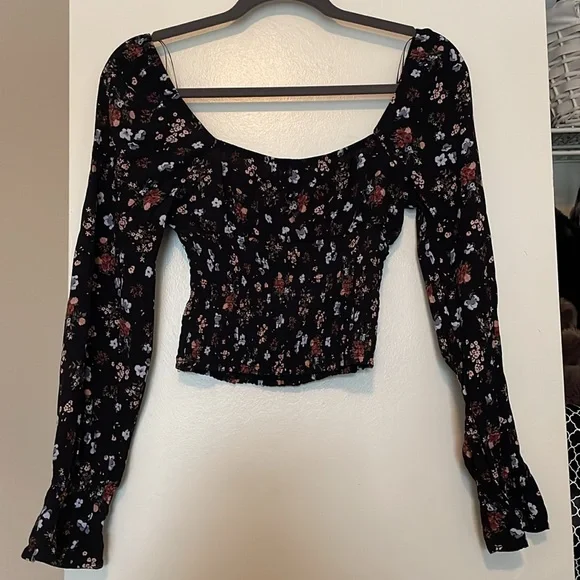 Dynamite Crop Top - Picture 2 of 4